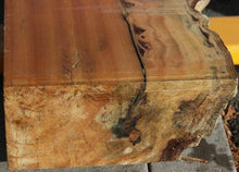 Load image into Gallery viewer, Pequiarana Mantel