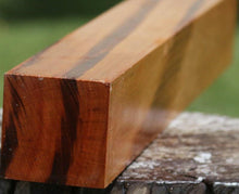 Load image into Gallery viewer, Quartersawn Goncalo Alves Peppermill
